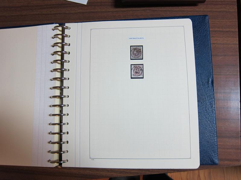 0019 (28).JPG -     Lote:    19      Marcofilia      Lotes Especiais       Descrição:         Portugal. Colecção especializada de carimbos de duplo círculo, tipo 1852, montada em 4 álbuns Lindner, com selos de diversas emissões e cartas, com estudo minucioso de cada marca. Lote a ver.         Lote       Valor Base:     &euro; 2.500,00     Valor Venda:     Retirado     
